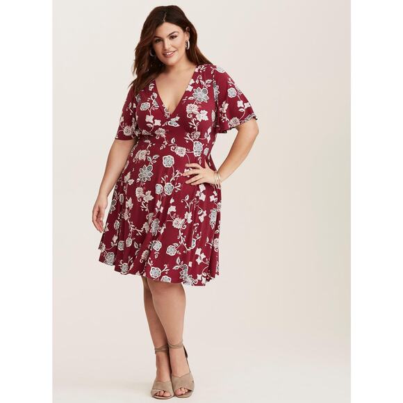 Torrid Berry Floral Stretch Knit Dress Womens Size 3X Burgundy Flutter Sleeve - Picture 8 of 10